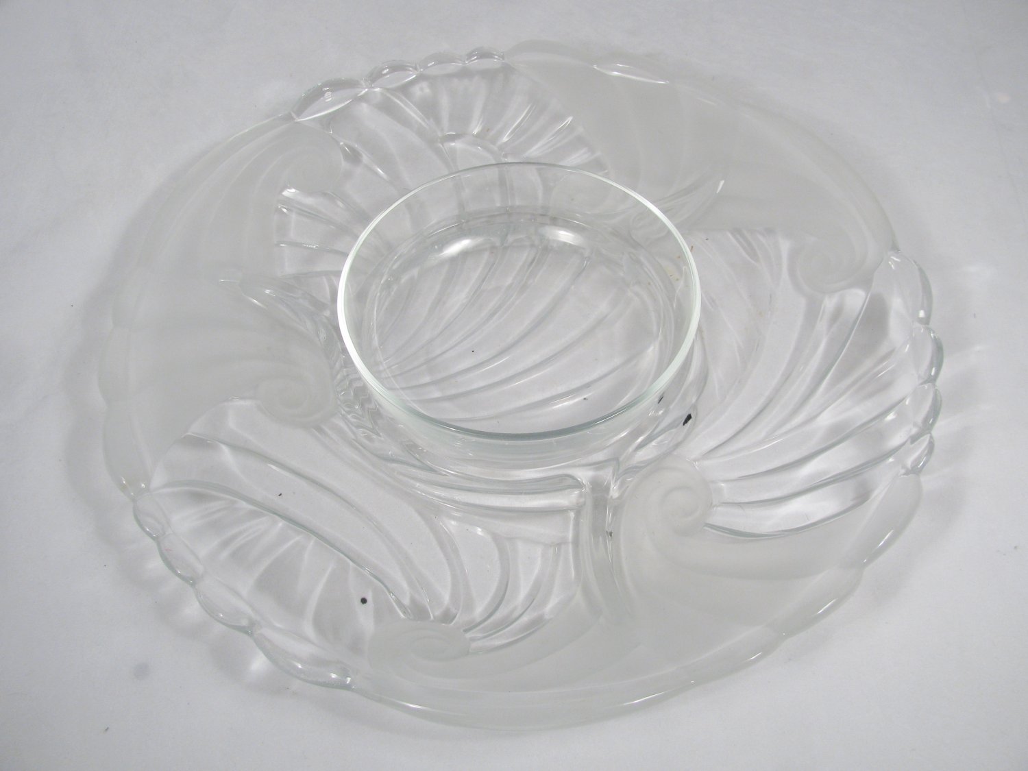 Crystal Clear Studios Seabreeze Frosted Glass Round 2 Pc Chip & Dip ...