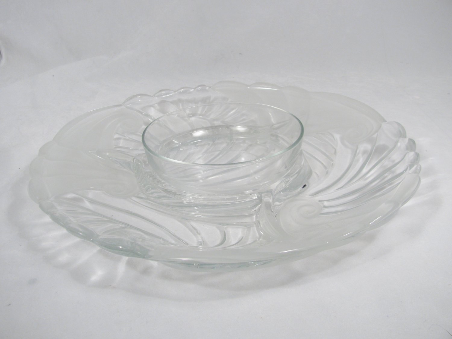 Crystal Clear Studios Seabreeze Frosted Glass Round 2 Pc Chip & Dip