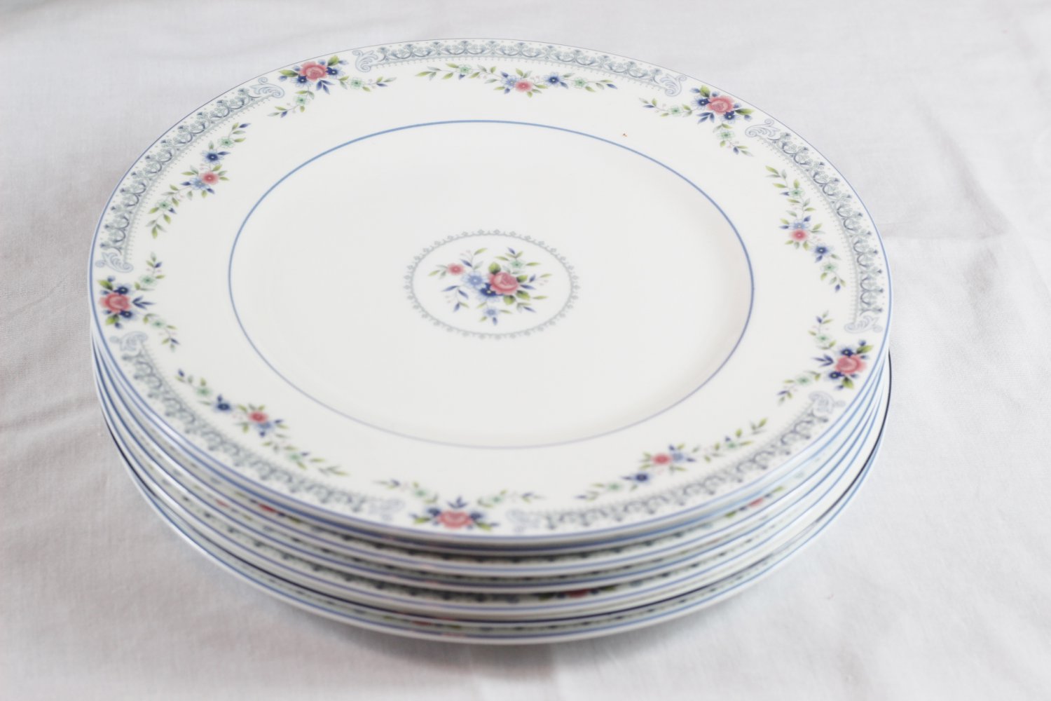 Wedgwood Bone China Lot of 56 Dinnerware Set Rosedale England R4665