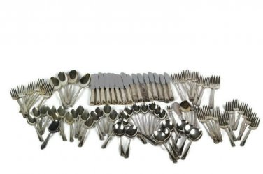 Vintage Oneida Prestige Flatware Silverplate Bordeaux Grapes 80 Pcs w/ Wood Case
