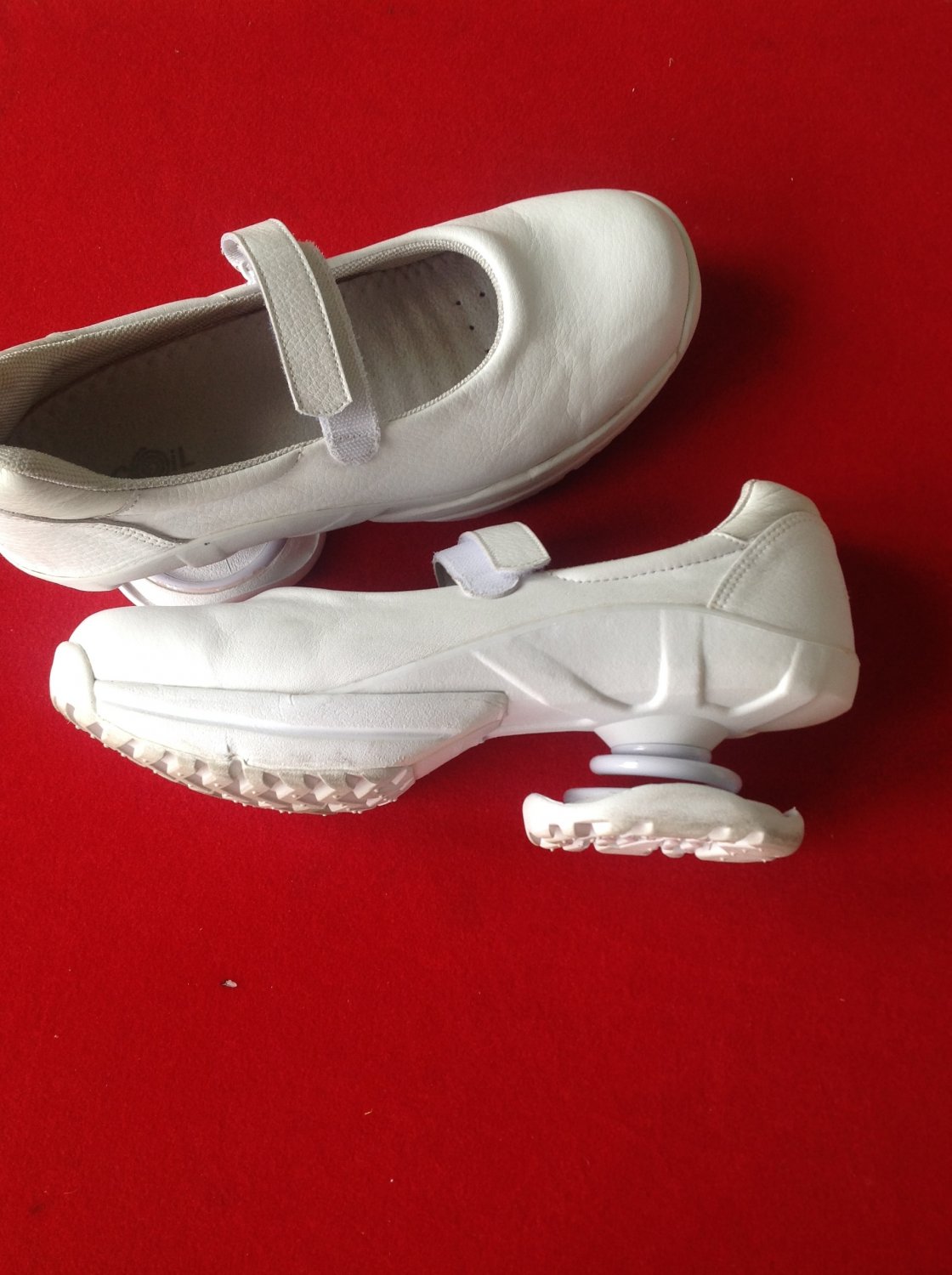 Women's ZCoil Mary jane white leather shoes 10 Wide