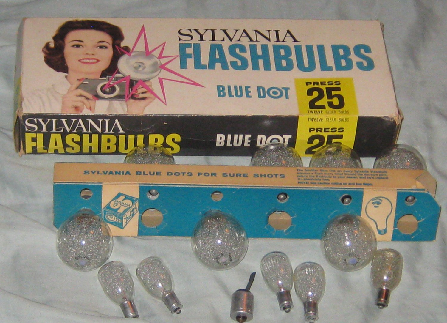 Vintage Sylvania Flashbulbs Press 25 & M2 & Box
