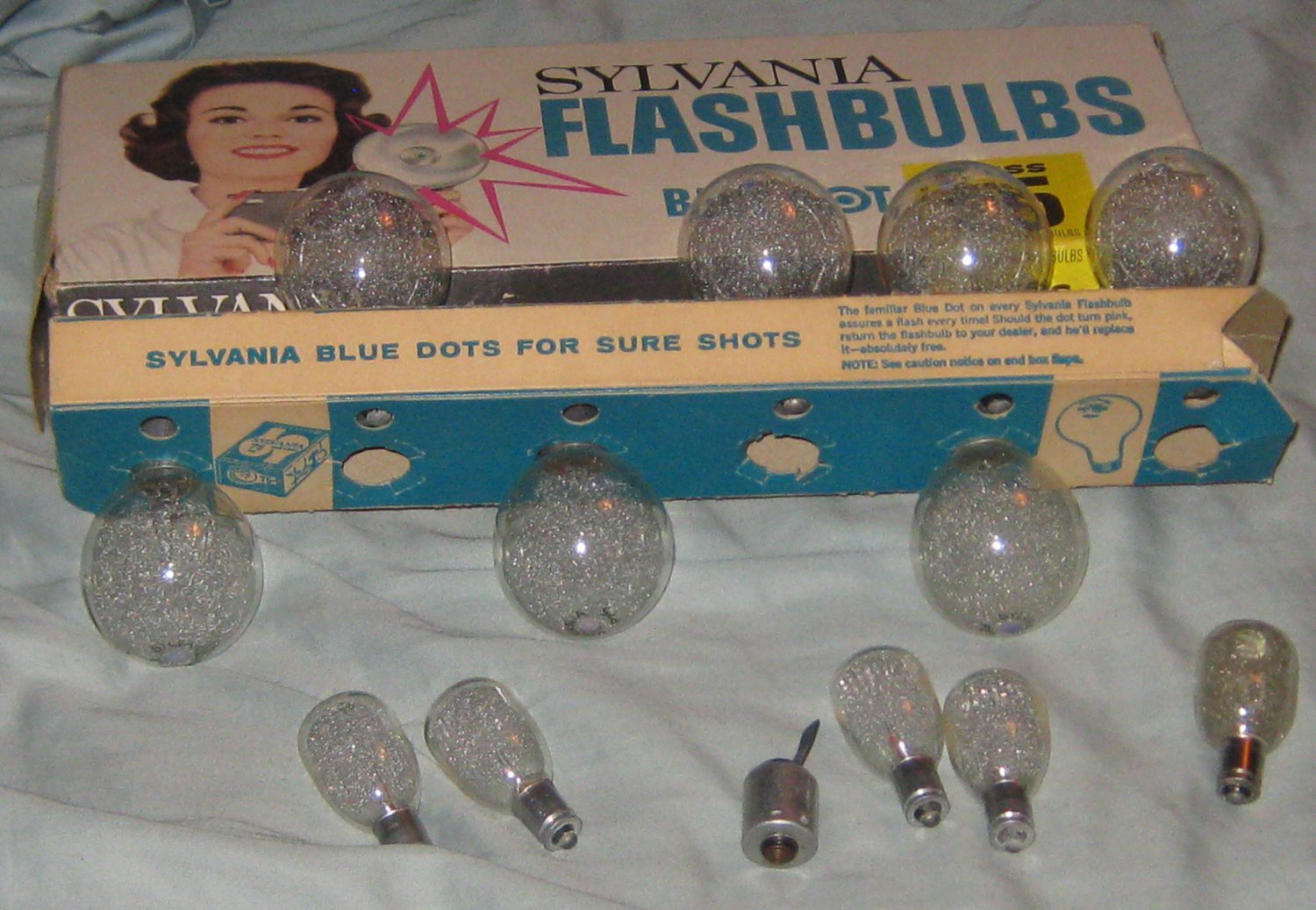 Vintage Sylvania Flashbulbs Press 25 & M2 & Box