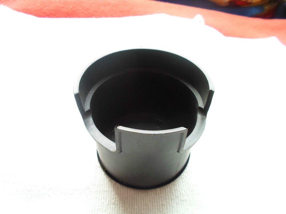 02 06 SATURN VUE RUBBER CENTER CONSOLE CUP HOLDER INSERT OEM FREE