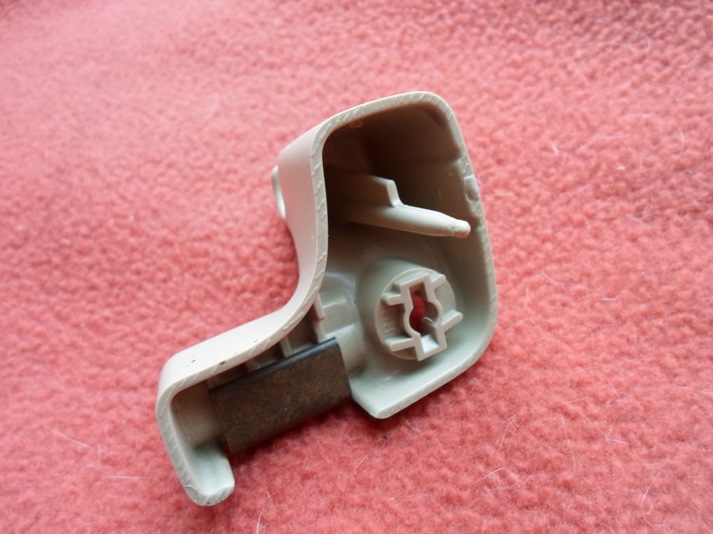 NISSAN PATHFINDER DUAL TAN SUN VISOR CLIP PASSENGER SIDE OEM! FREE