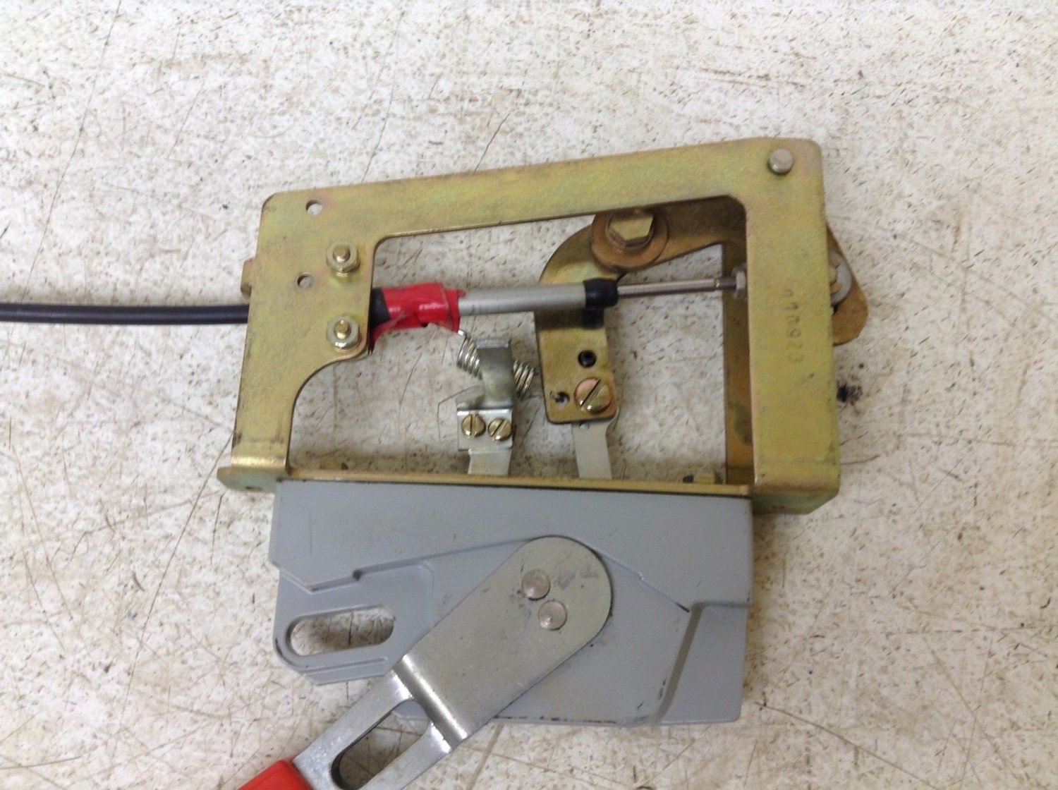 Eaton Cutler Hammer 6608C44H1136 Disconnect Operator Handle 6608C44H1136