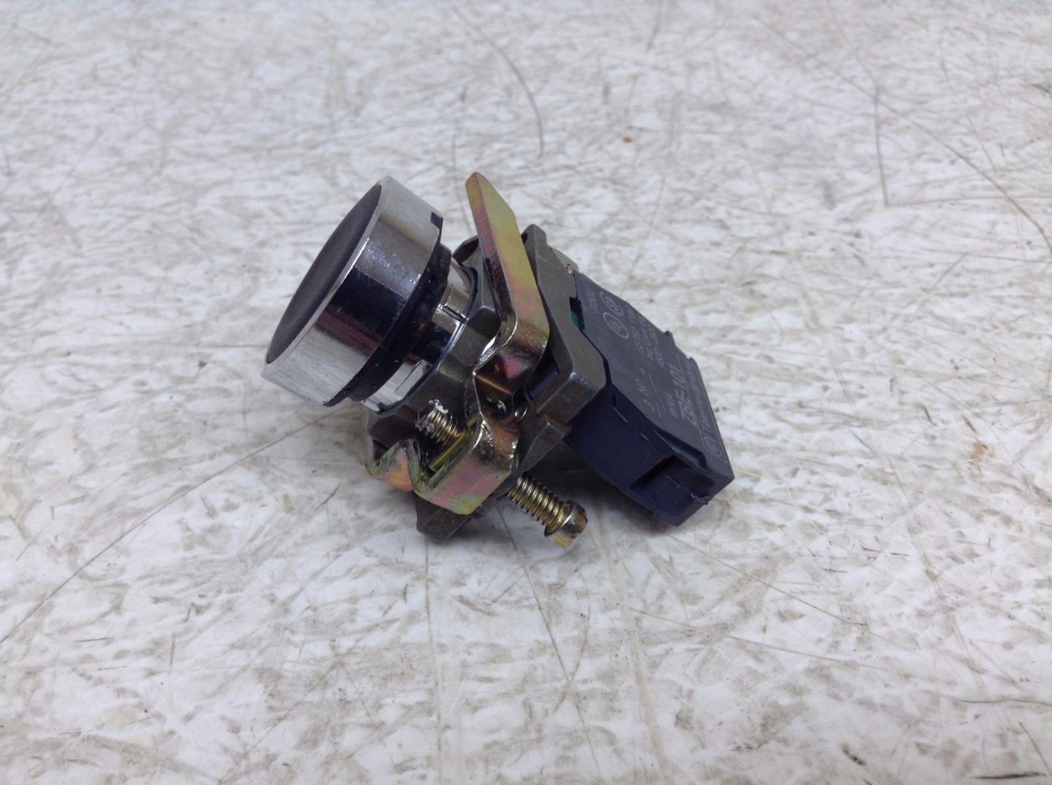 Telemecanique ZBE101 Black Momentary Push Button ZBE ZBE101