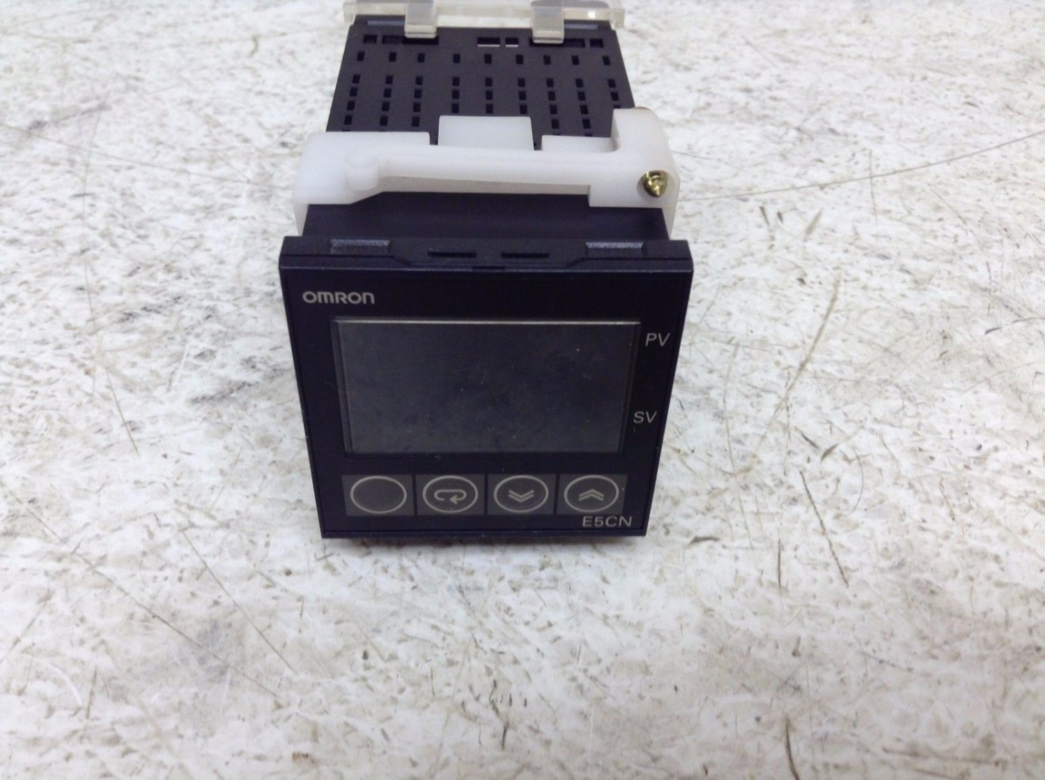 Omron E5CN-R2MT-500 Temperature Controller 100-240 VAC E5CNR2MT500