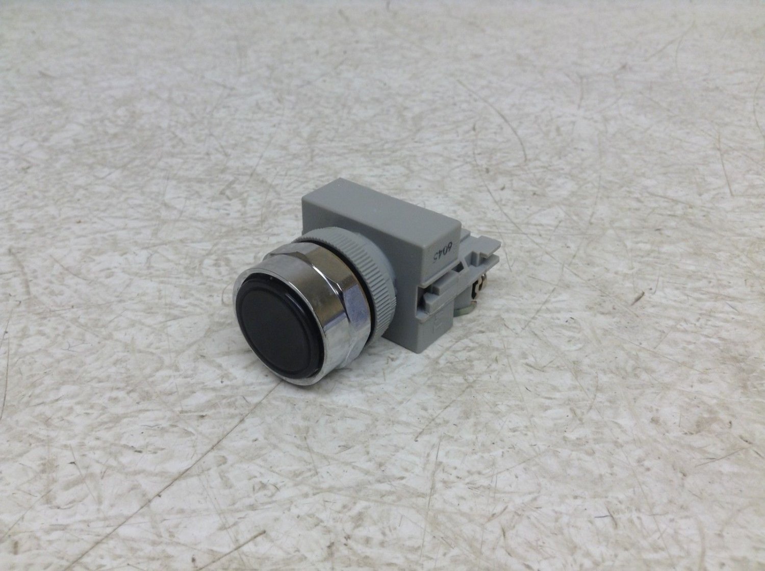 Idec ABW TW-C10 Black Momentary Push Button ABWTWC10