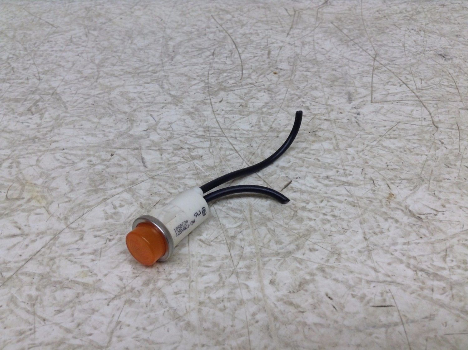 Industrial Device 1050C3* Amber Light Indicator 125 Vac