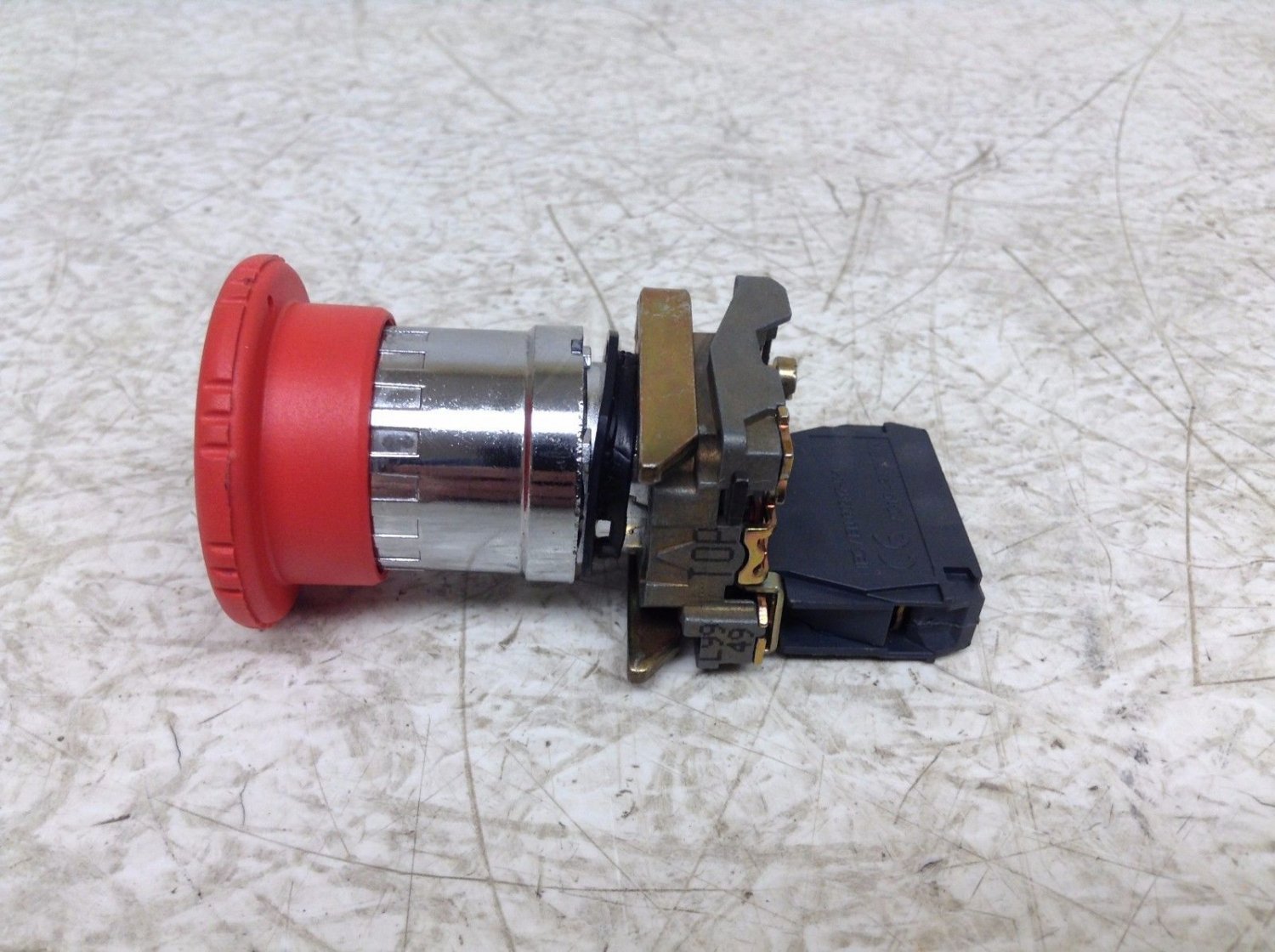 Telemecanique ZBE-102 Red Push Twist Button ZBE102 ZBE