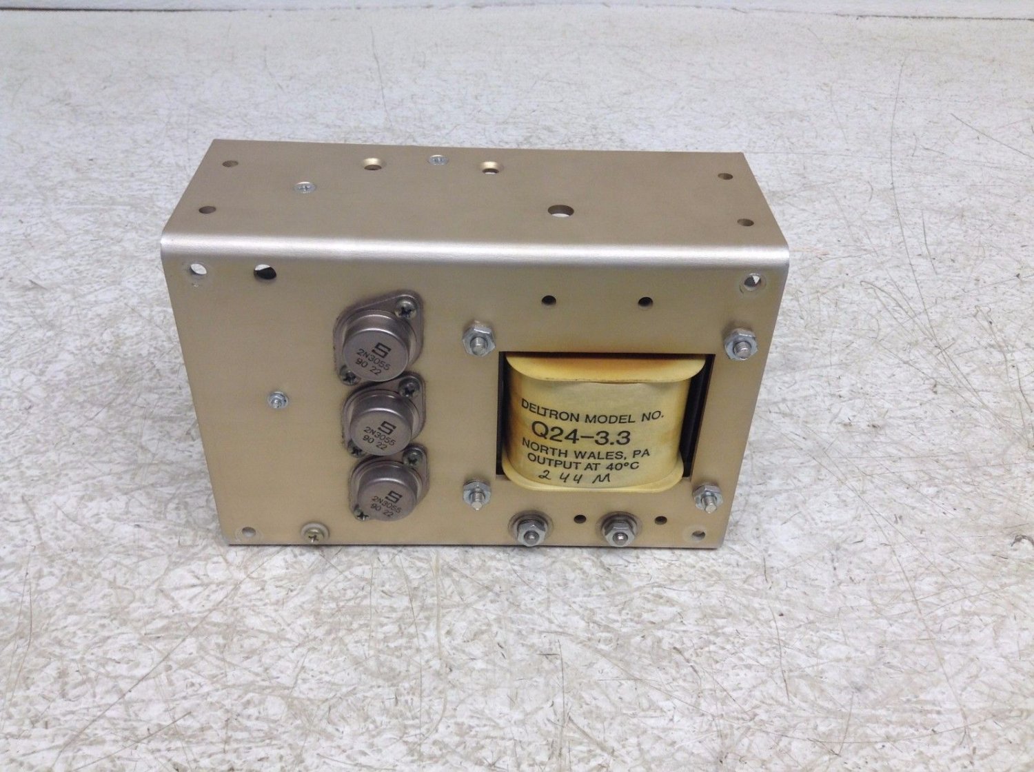 Deltron Q24-3.3 24 VDC 3.3 Amp Power Supply Q2433