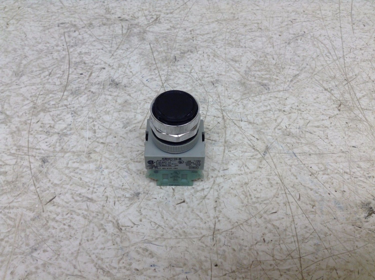 Idec ABW110-B TW-C10 Black Momentary Push Button ABW ABW110B