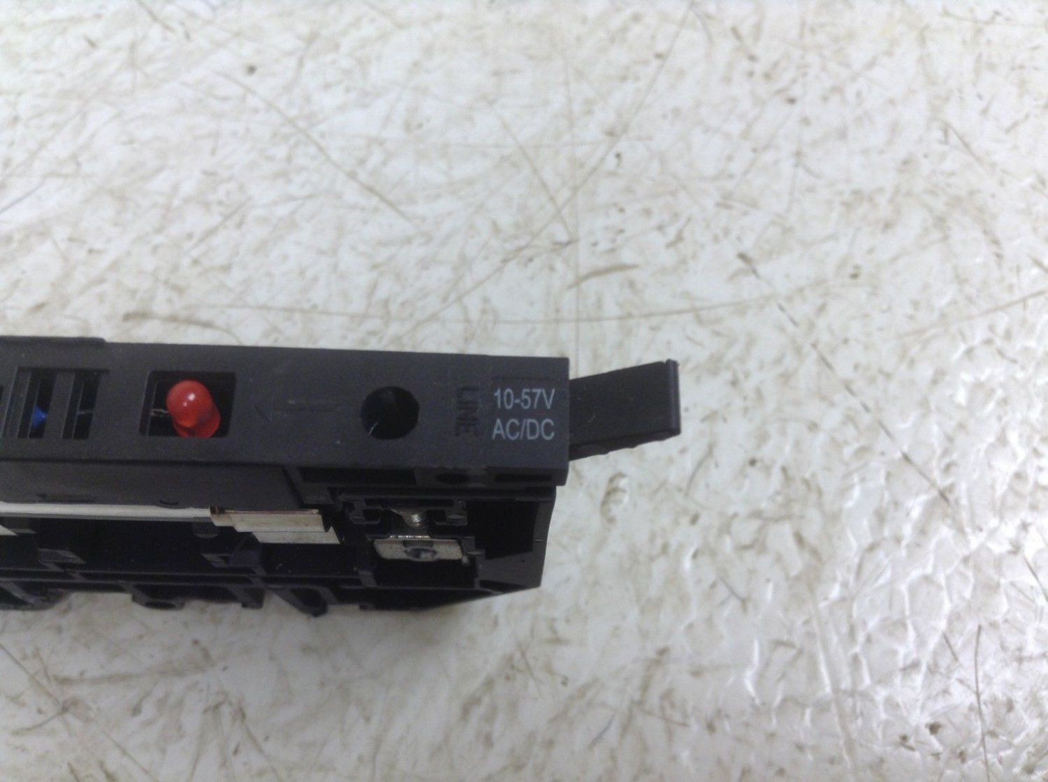Allen Bradley 1492H Fuse Holder 1492H 1057 V AC/DC Red Indicator