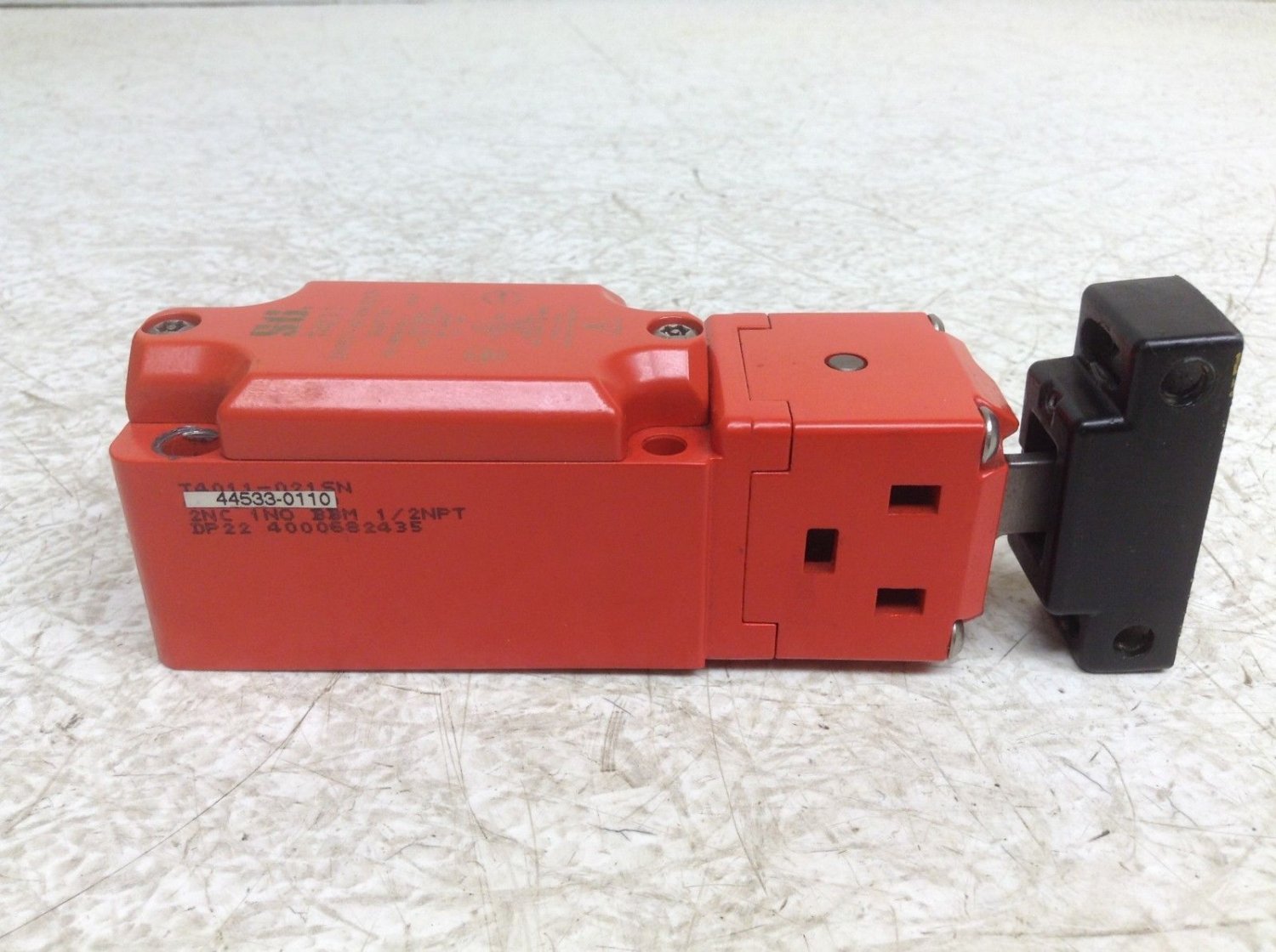 STI Guardmaster 445330110 Safety Interlock Switch T4011021SN Guard Master