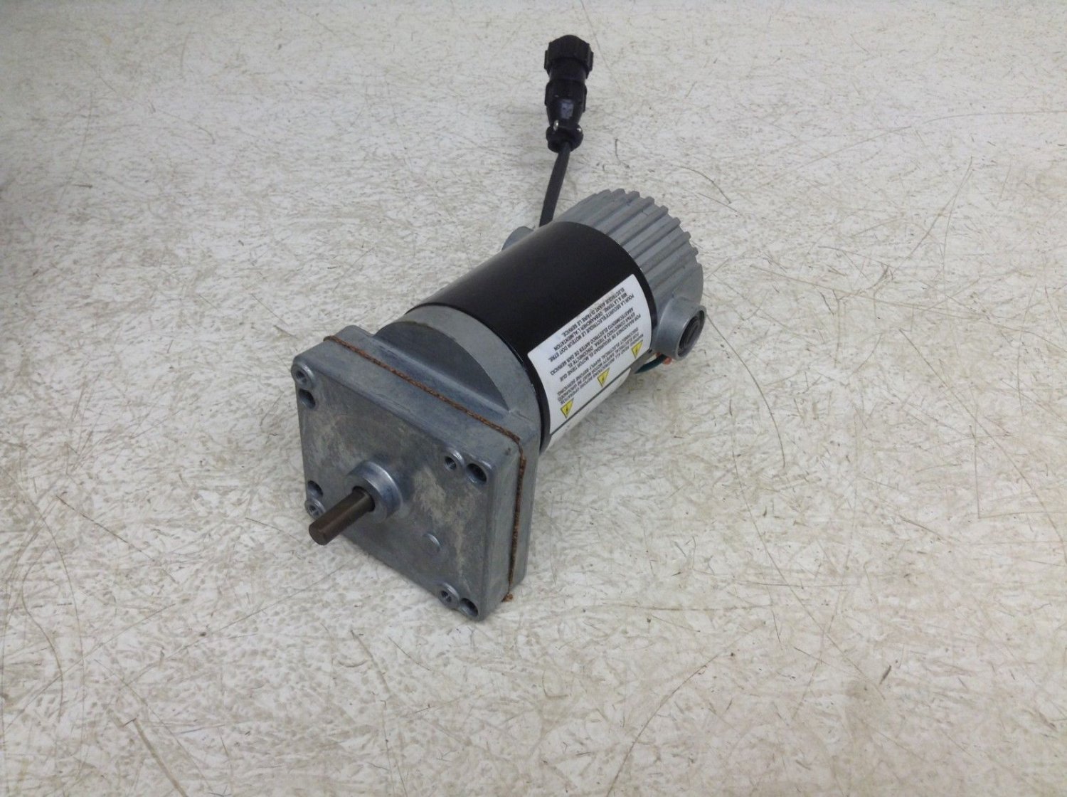 Dayton 1LPW5A DC Gear Motor 90 VDC 93 RPM 1/30 HP 32:1