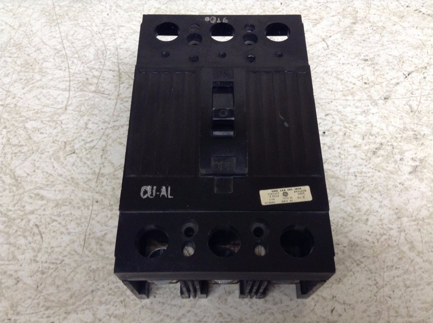 GE General Electric TQD32125 240 VAC 125 A 3 Pole Circuit Breaker TQD (TB)