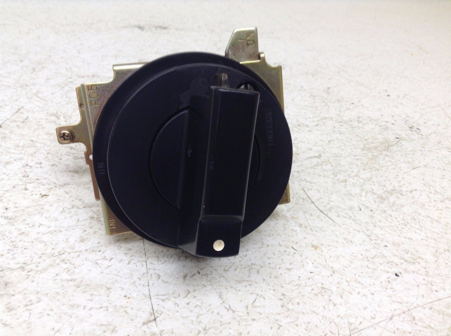 Mitsubishi F05 Disconnect Operator Handle Assembly