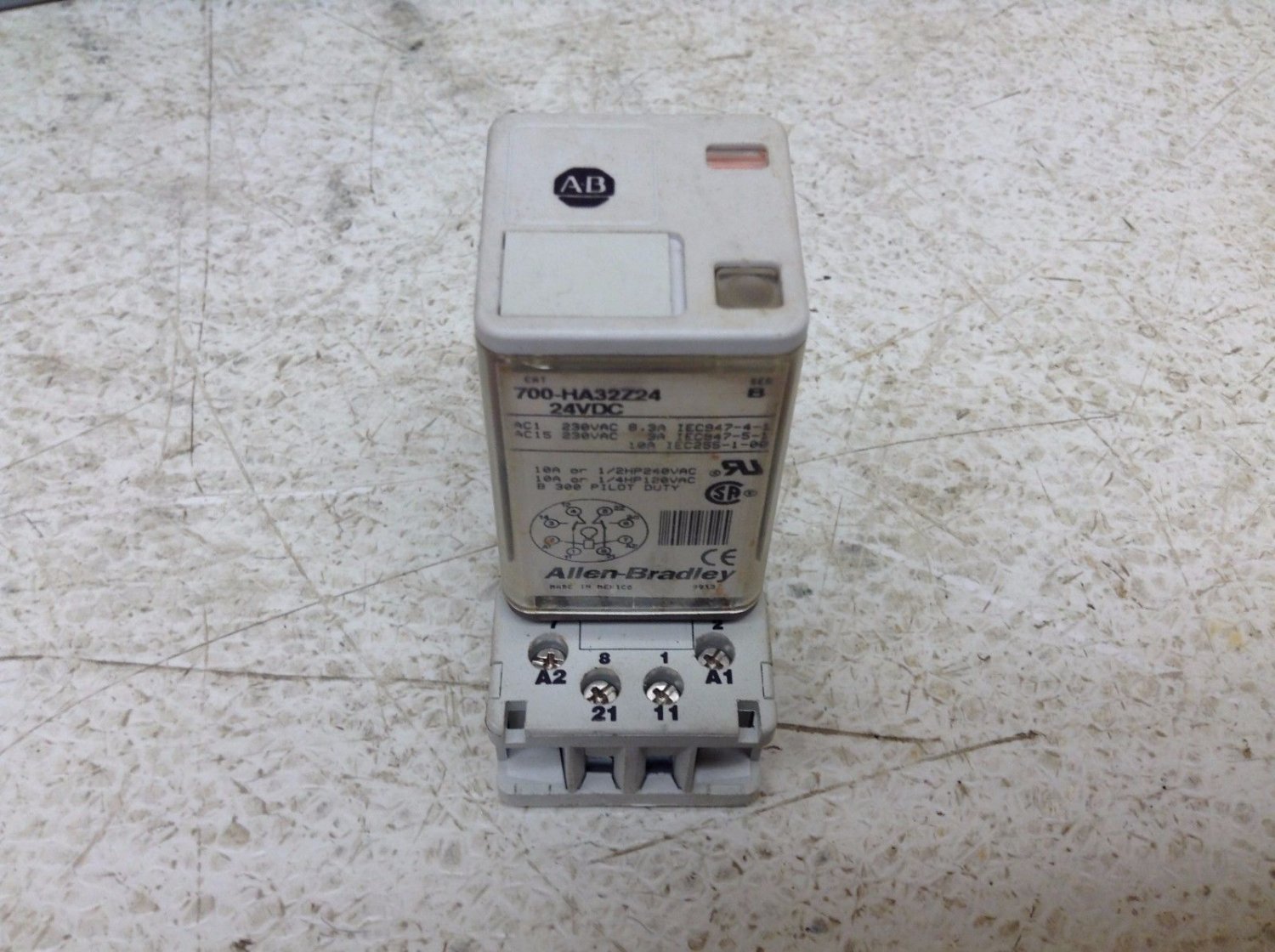Allen Bradley 700HA32Z24 24 VDC Pilot Relay 700HA32Z24 Ser. B