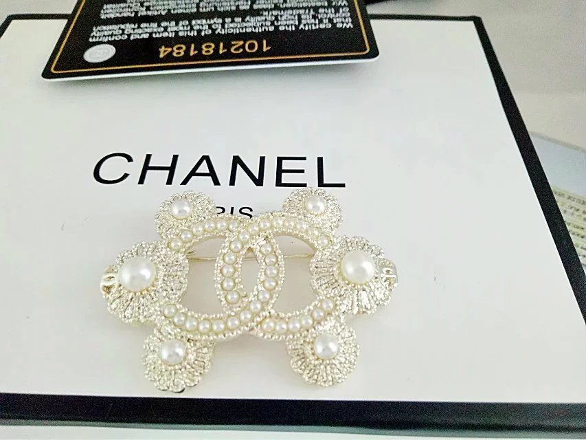 Brooch 001
