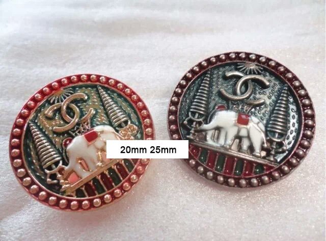 Button  028