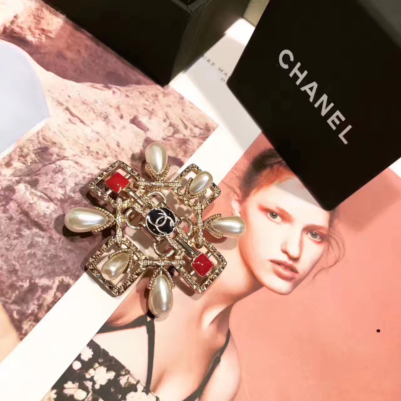 Brooch 008