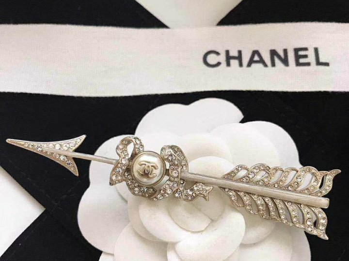 Brooch 028