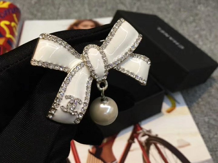 Brooch 029