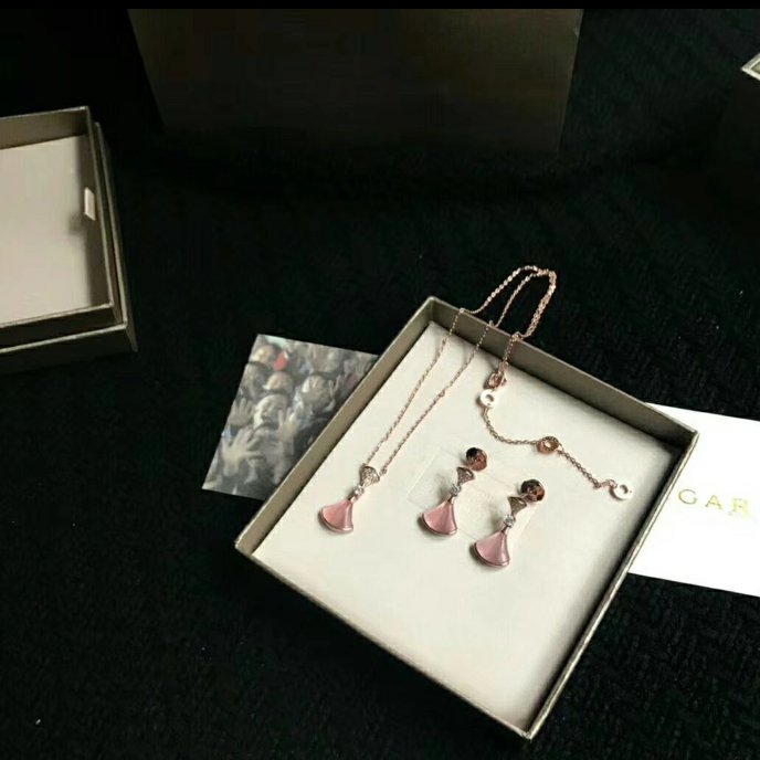 Necklace 002