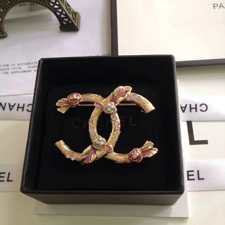 Brooch 051