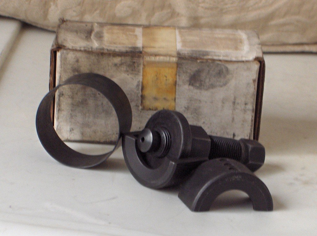 MAC Tools Engine Component Belt Wheel Puller Extractor