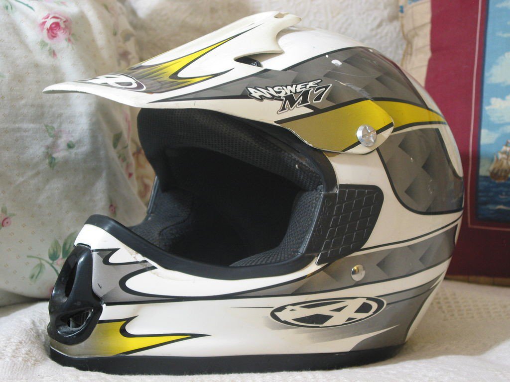 ANSWER Motocross Off Road Motorcycle Helmet Sz SM Used