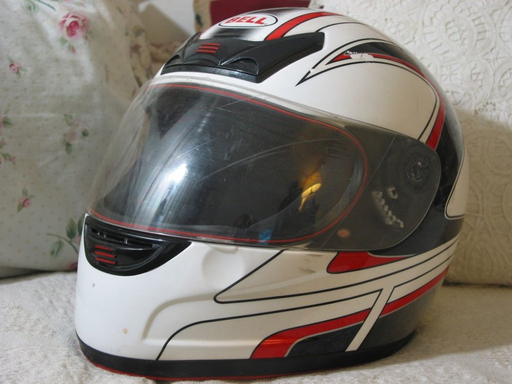 BELL Motorcycle Helmet Size Large Black Red White Used