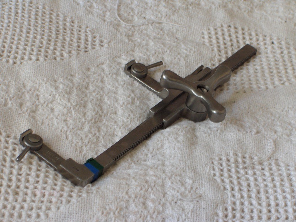 SURGICAL SPREADER Retired Stainless Steel Used Tool