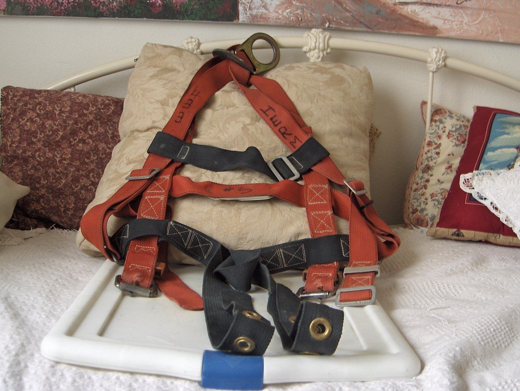 KLEIN TOOLS Orange Safety Fall Harness One Ring Used