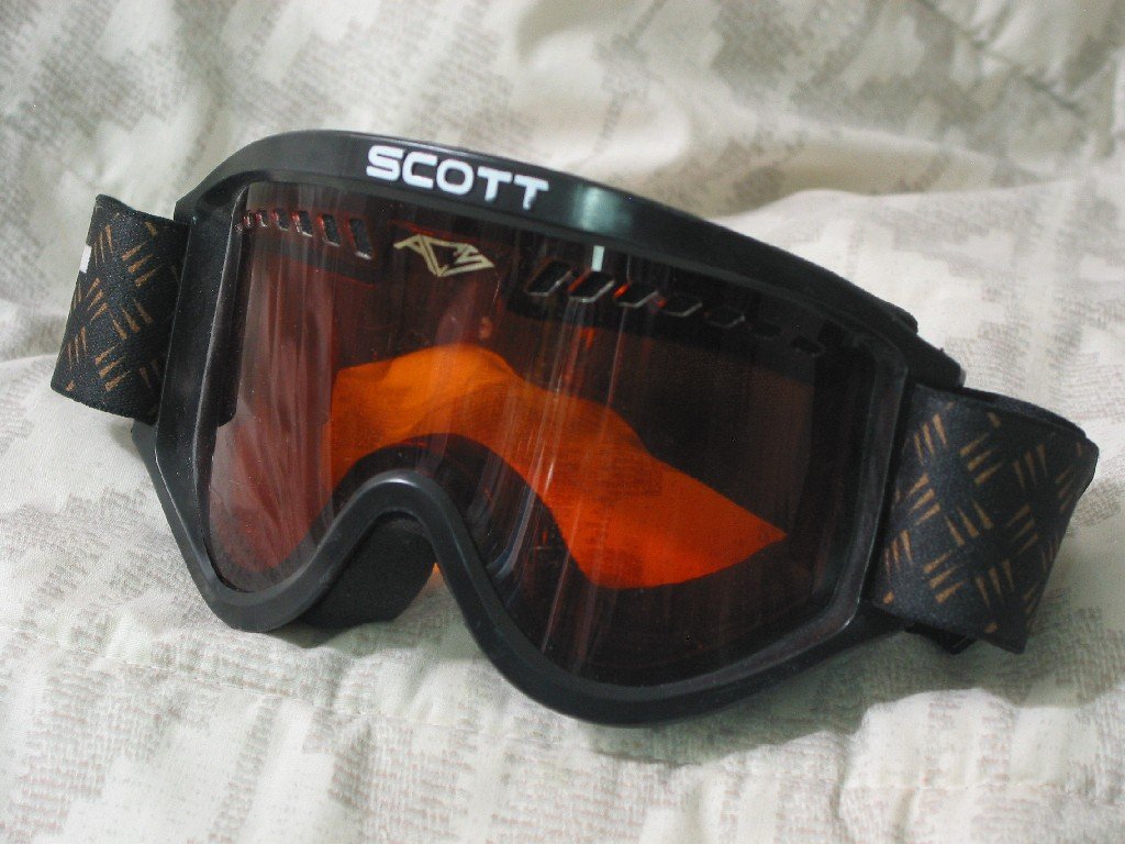 SCOTT Brand Skiing V8 Snow Goggles Black Frame Used