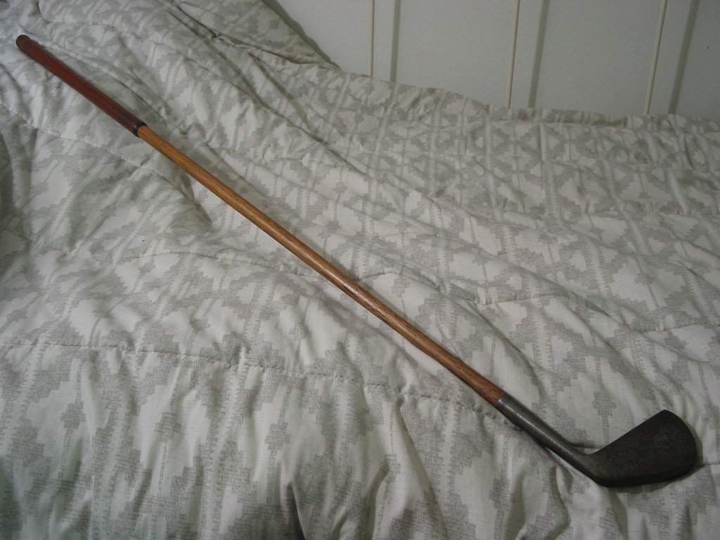 MACGREGOR Hickory Wood Shaft Mashie No 4 Iron Golf Club