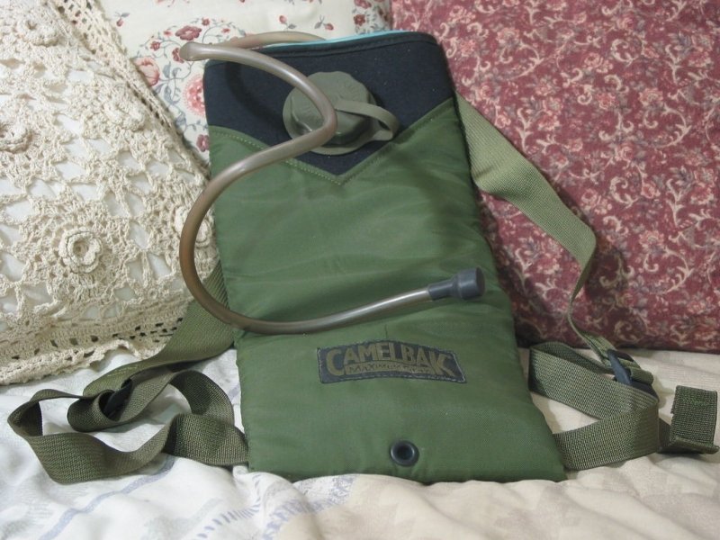 CAMELBAK HYDRATION BACKPACK Green 100 oz Used