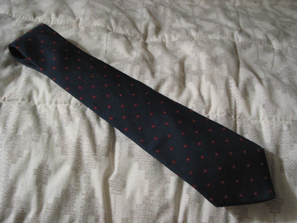 NECK TIE Calvin Klein Dk Blue Red Dots Neckwear 56 inch