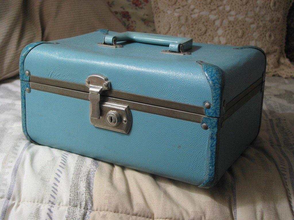 MAKEUP Blue Travel Train Hard Case Luggage Vintage Used