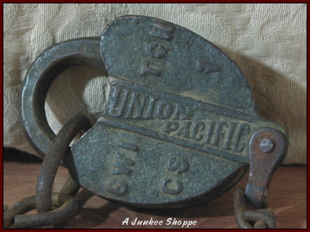 UNION PACIFIC Antique Railroad Switch Lock CS-1 With Chain And 1 Key Not Working