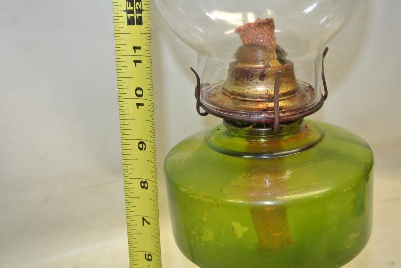 Vintage Eagle Glass Oil Kerosene Lamp Green Base And Clear Hurricane Shade 0978