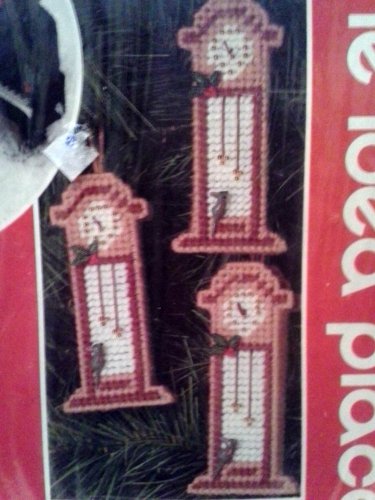 Christmas Holiday Needlepoint Plastic Canvas 6 Mini Clock Ornament Kit Mary Maxim 27382