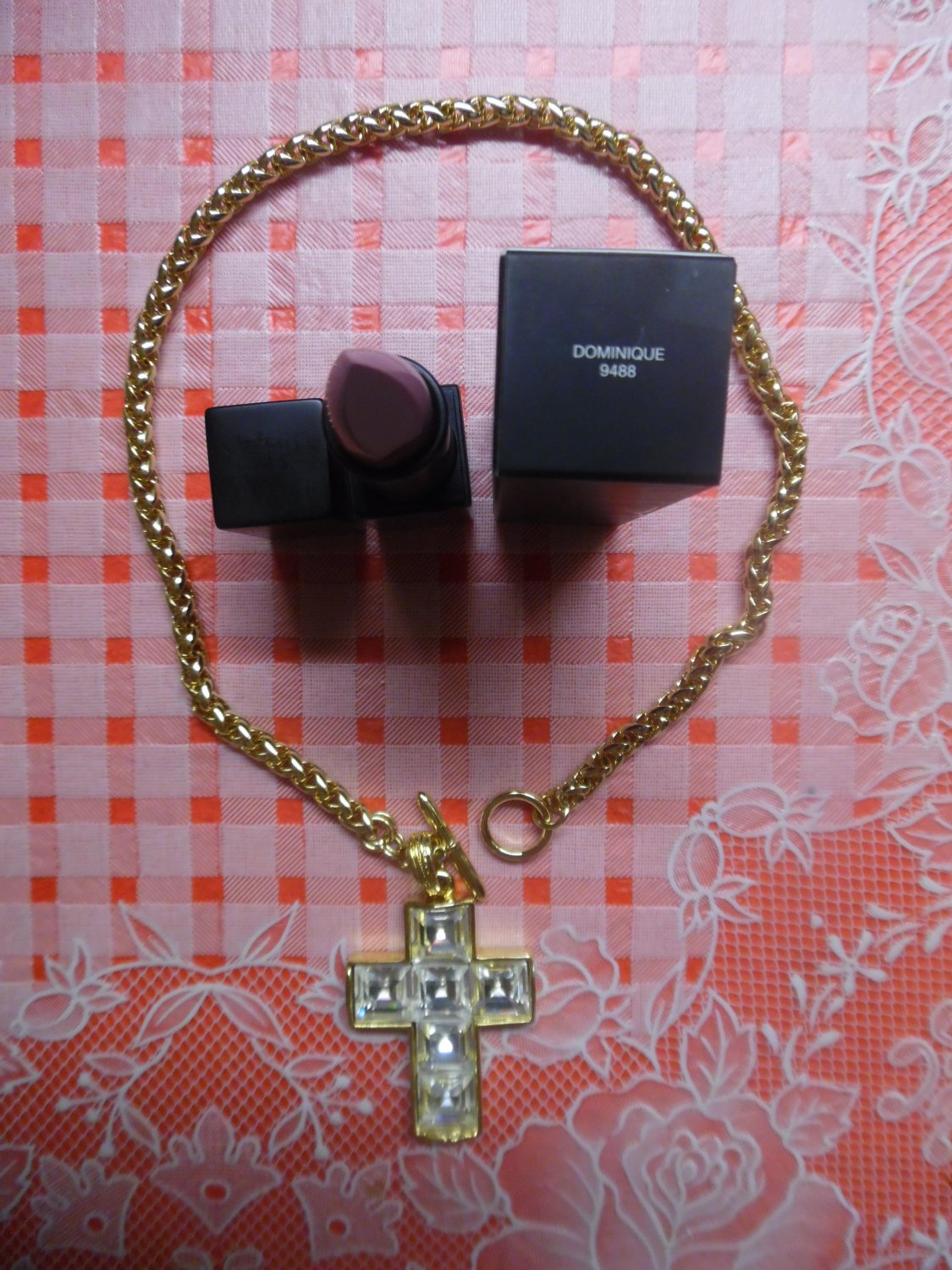 Kenneth Jay Lane Thick Chain Cross Necklace in Metallic Gold With Clear White Cross Pendant