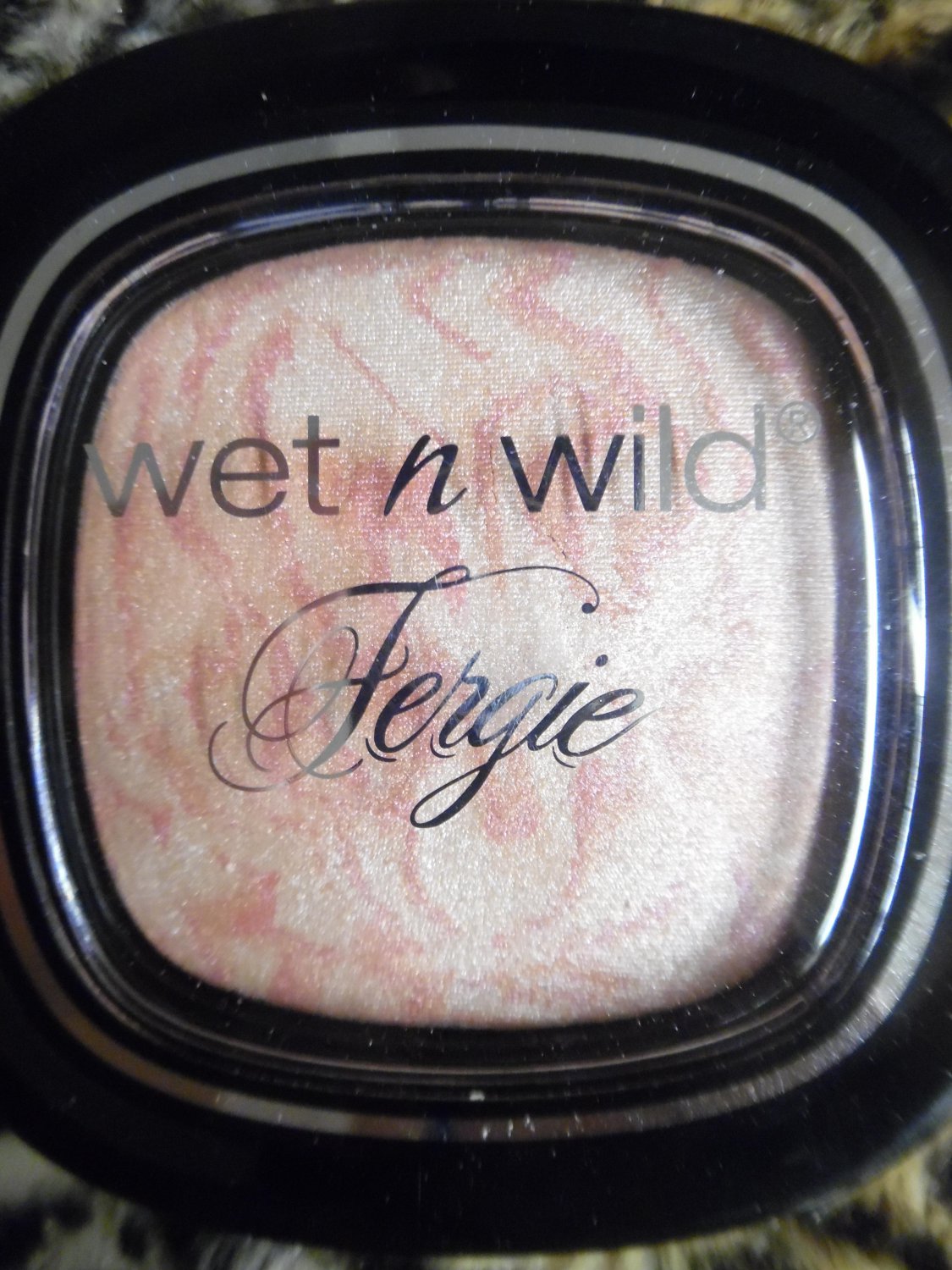 Wet N Wild FERGIE LIMITED EDITION "Rose Champagne Glow" To Reflect Shimmer Palette