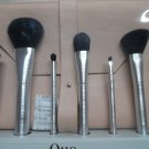 QUO Limited Edition 6 Piece Brush Set With Envelope Clutch