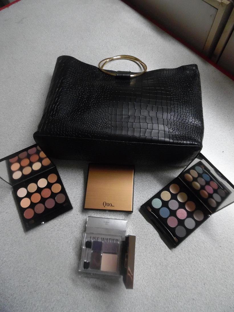 QUO & LISE WATIER Limited Edition Set With Black Faux-Leather Bangle Handle Bag