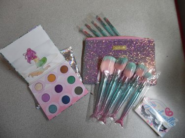 What's In A Mermaid's Clamshelll Makeup Kit