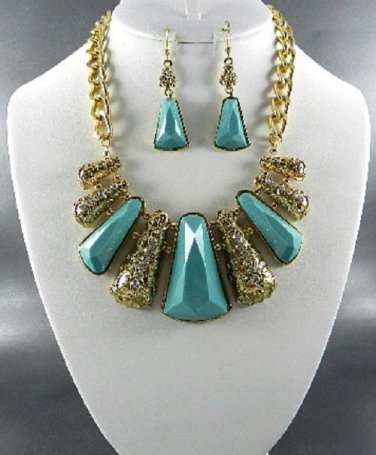 GOLD PLATED METAL TURQUOISE BASE QUALITY PENDANT NECKLACE SET. 17"L - 3"EXTE