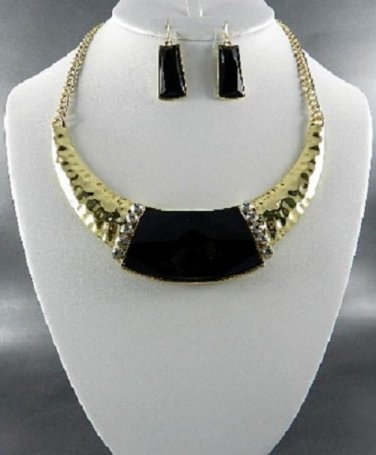 Nice GOLD PLATE METAL STONE TRIM BLACK PENDANT NECKLACE SET. 17"L T  EARRINGS
